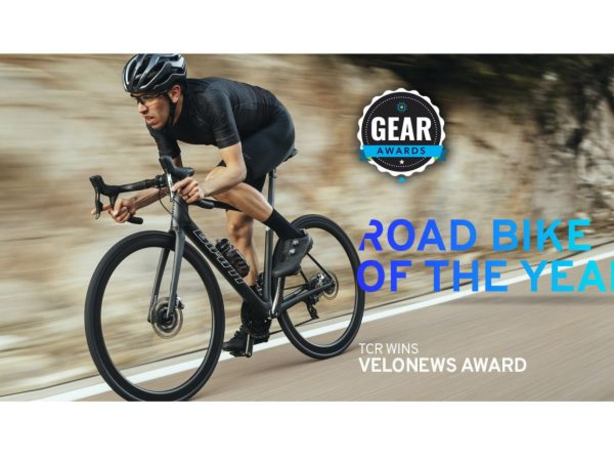 VeloNews вручил награду в категории, шоссейный велосипед года, Giant TCR Advanced SL 0